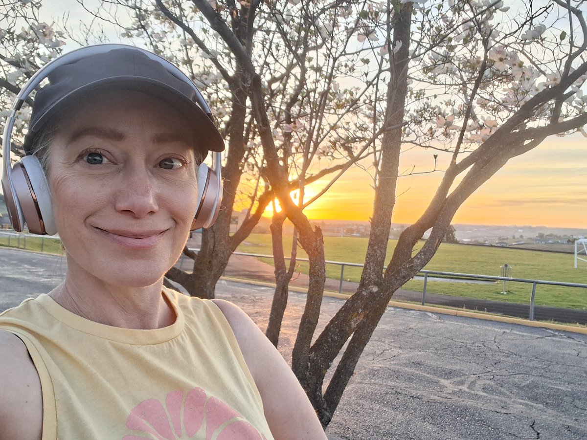 shaindelr's tweet image. 2.34 miles. Walking the track. Jogging. Some sprint repeats. #CharityMiles #everymilematters #getoutside