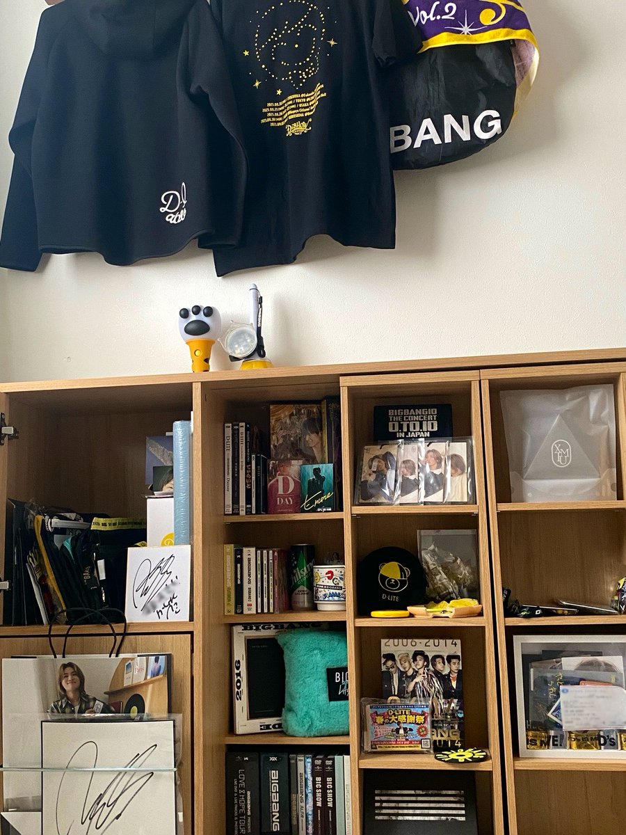 D_D_ba7's tweet photo. 実家に置いてたグッズを
やっと家に持ってきたんだけど
学生の頃お小遣いで買ってたCDやDVD
ファンクラから来たバースデーカードとか
めちゃくちゃ懐かしくなった🤣
まだまだ残ってるグッズを持ってきて
オタク部屋を完成させよ👼

最年少ペン見つけた✋←

 #テソン
#BIGBANG好きな人と繋がりたい https://t.co/NCxfbeyv5f