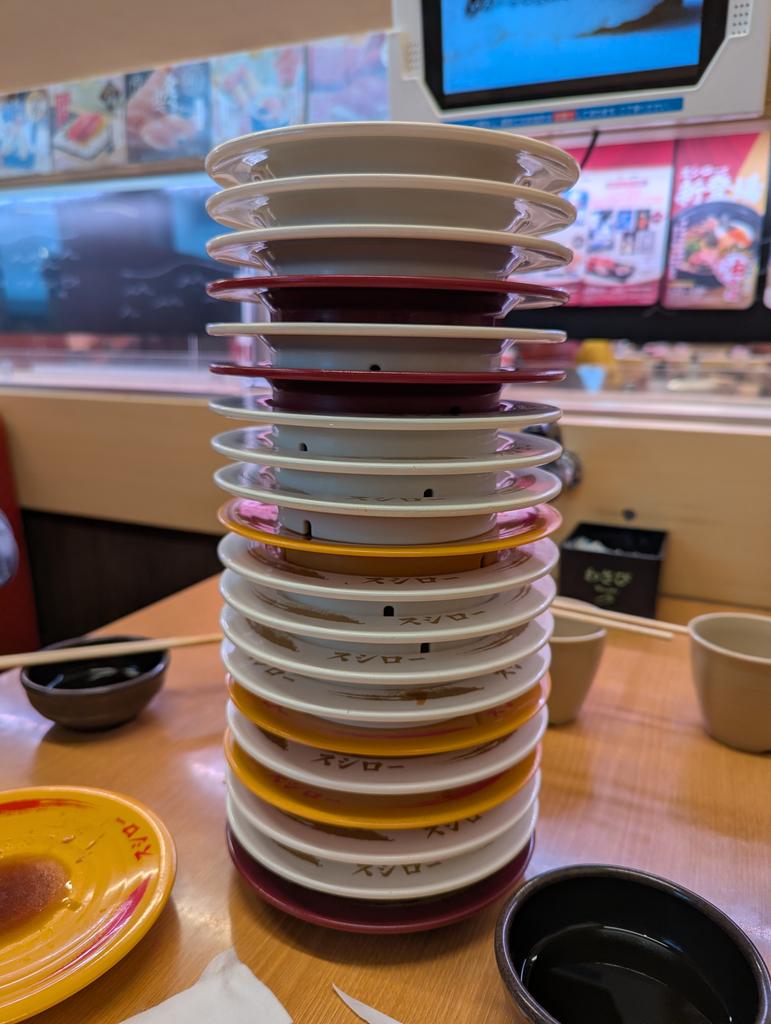 Candy_fkok's tweet photo. GWはスシローへ。
はまちゃんのCMが美味しそう😋でスシローへ。

本日は
　生サーモン
がおいしゅうございました❗️
本日は30皿なり

#スシーレイル20皿クエスト
@akindosushiroco https://t.co/XCnBEh3mWf