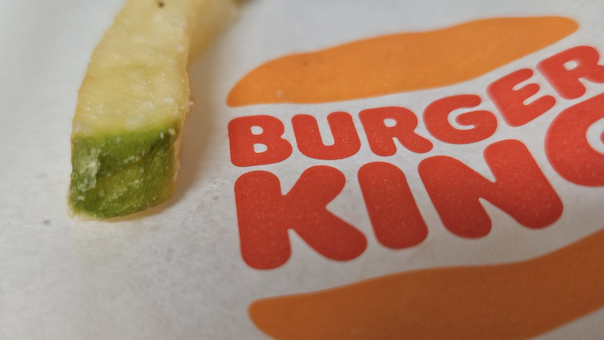 27_style's tweet photo. @BURGERKINGJAPAN 
こ緑色、なんでしょ？
皮？？

#バーガーキング
#ボテト
#マクドナルド　ではない https://t.co/hGxFuEbOFa