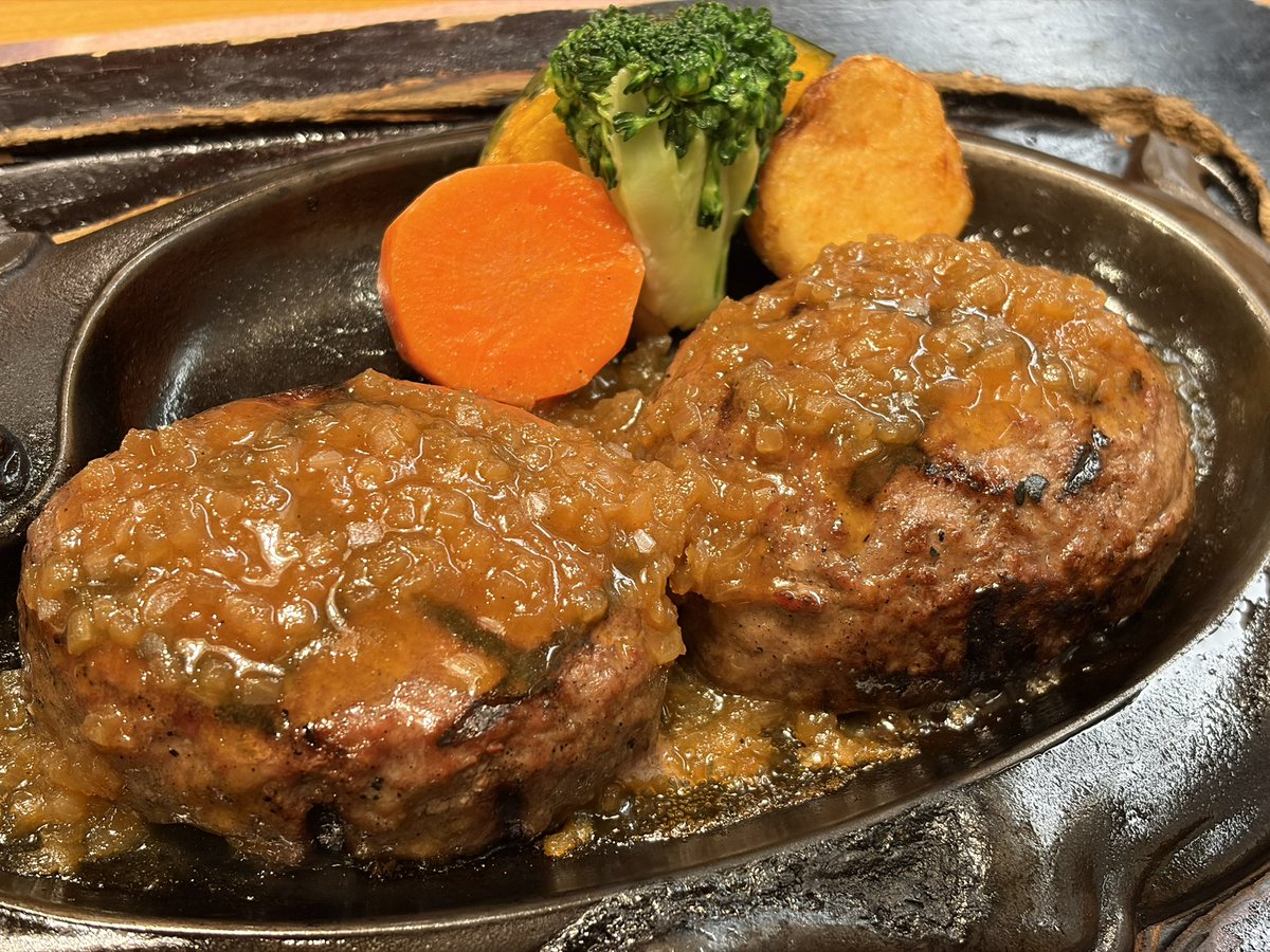 へちま tweet media