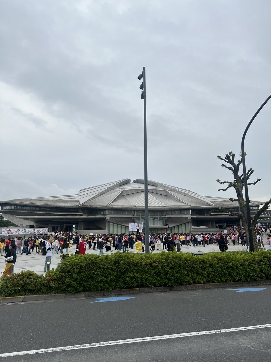 fullscale_model's tweet photo. ももクロのライブを過ぎて朝ラーして来た朝10時 https://t.co/sEVXioXxeE