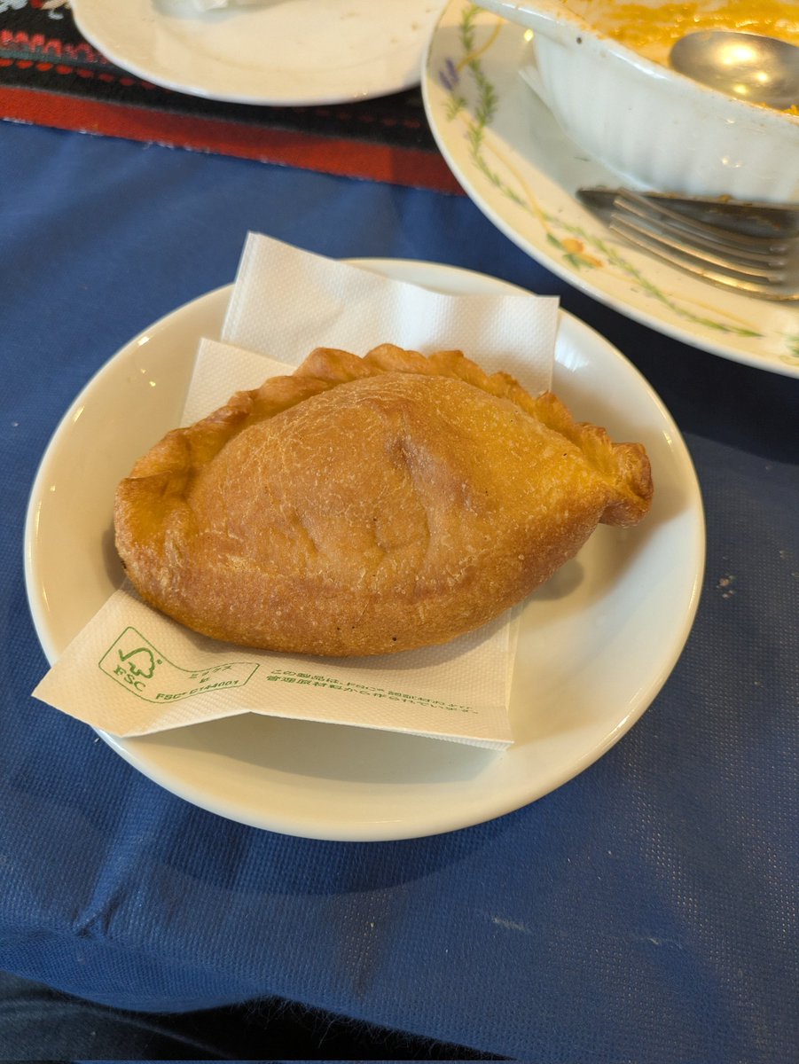 redlark's tweet photo. 今日のお昼は市川のろしあ亭さん
Sset(ロールキャベツ)+ピロシキ
GW2day
久々のロシア料理だけど相変わらずのセットのボルシチがウマい
ロールキャベツはなかなかボリュームがあってソースが非常にウマいよね

#市川 #ロシア料理 https://t.co/TmBdBtkixa