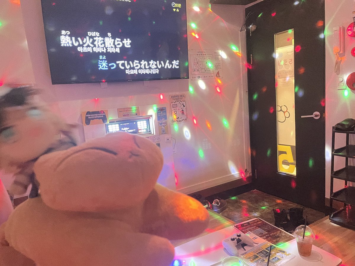BV_Katail's tweet photo. 全国にたった3店舗しかない招き猫韓国店

6時間＋3時間＋1時間。  
合計で10時間、カラオケのオフ会した👨‍🎤 https://t.co/7lDS7zU8YI