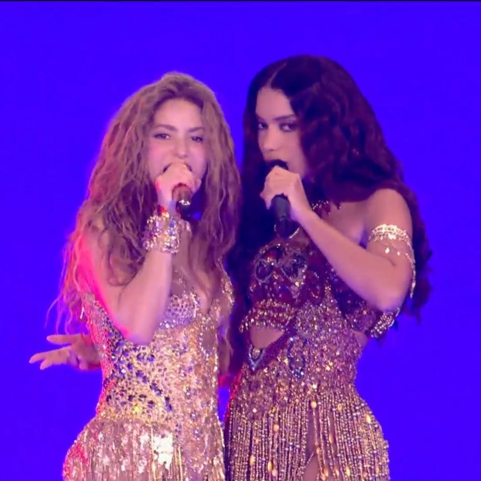 blogcerejanegra's tweet photo. Shakira chamando a Anitta de Rainha! As maiores latinas juntas #ShakiraNaGlobo https://t.co/K9gtpPVEkk