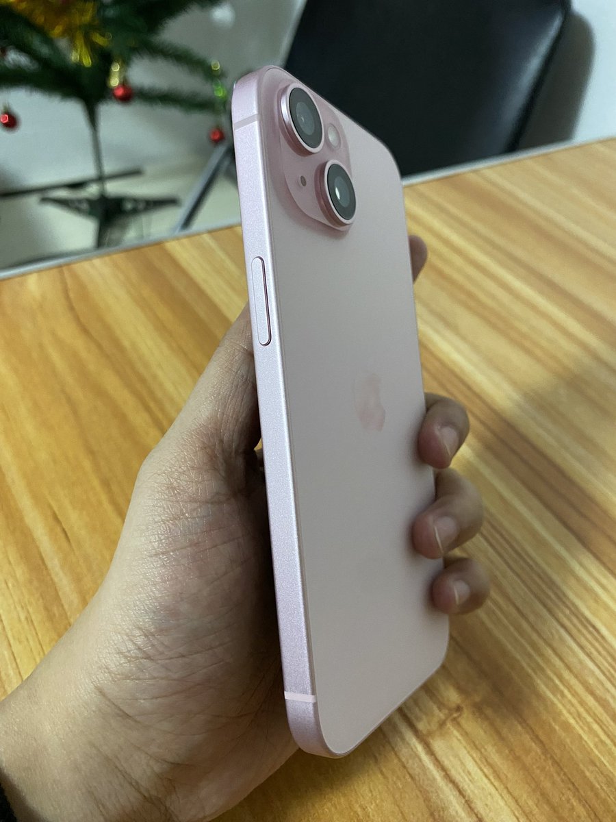 chelleskies's tweet photo. wts lfb iphone
#chelskiescart 

iPhone 15 | 128GB Pink
₱25,000

lady owned
bought brand new
all orig parts
no history of repair
no issues

rfs: need funds

help rt https://t.co/cInIVlMRpV