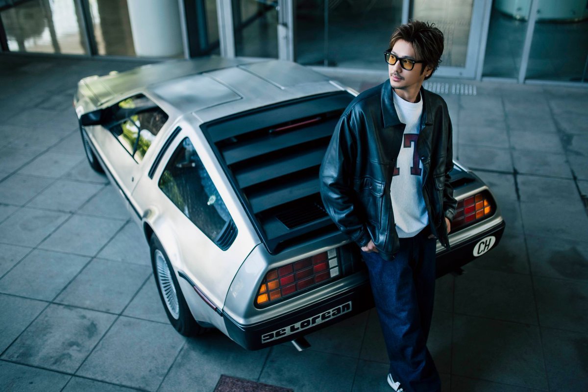 GQJAPAN's tweet photo. 撮影場所にDMC「デロリアン」が自走で姿を現すと、速水もこみちさんは「本当に来た！」と、声を上げて喜んだ。
https://t.co/yJaejdUHOG https://t.co/pOagG0lfC7