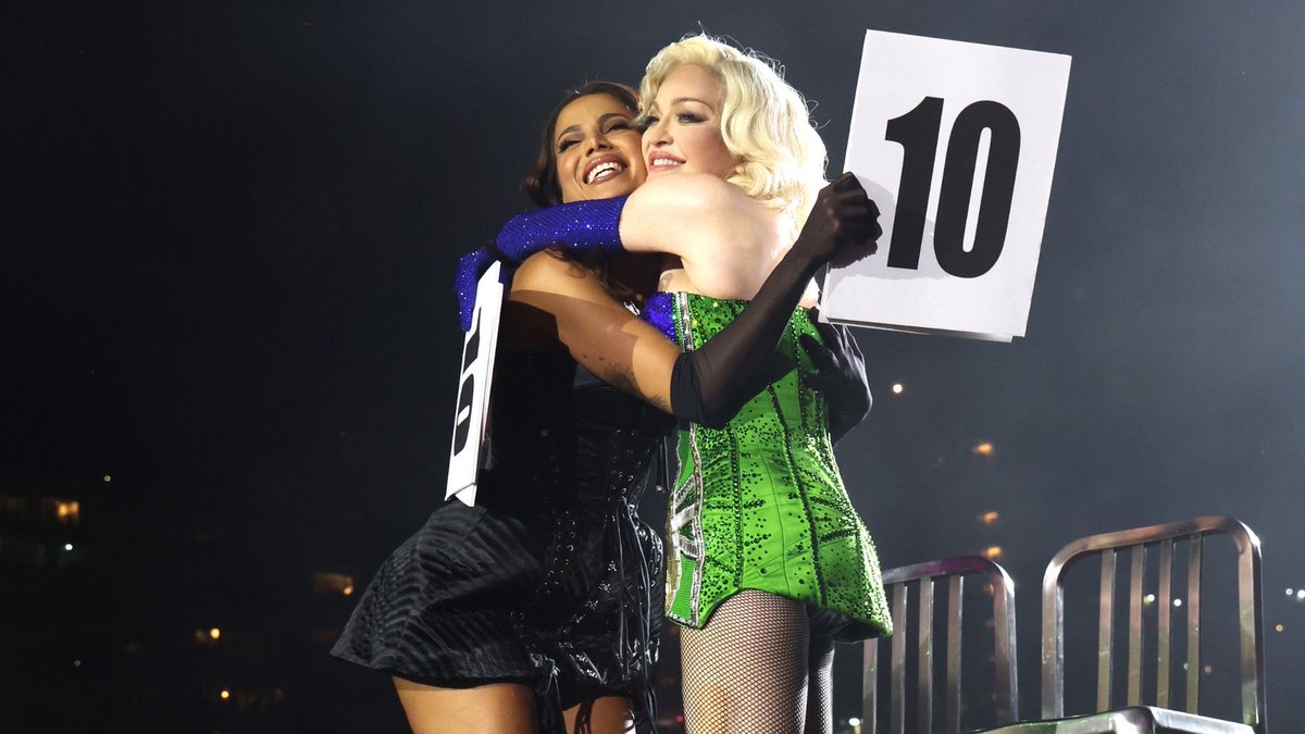anittbase's tweet image. Anitta em 2024                   Anitta em 2026