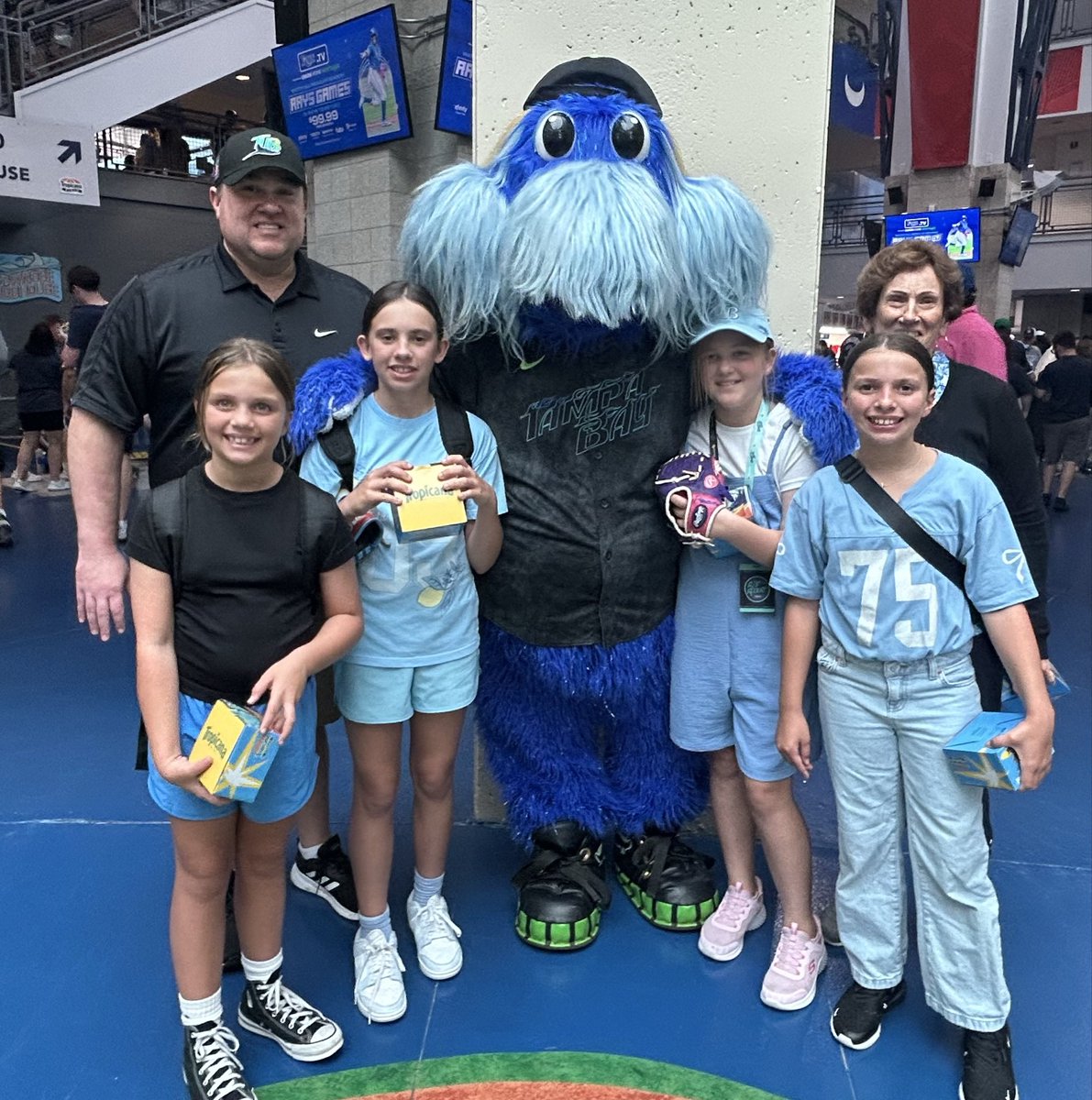 BobbyOlszewski's tweet photo. What a fun afternoon at Tropicana Field for the @RaysBaseball game. Reagan and her cousins got to be on the field to meet Brett Phillips and Jonathan Aranda. They are all official members of the Rays Rookie Kids Club. Of course they visited with Raymond &amp; DJ Kitty. @MLB https://t.co/LZI9Uwszxo