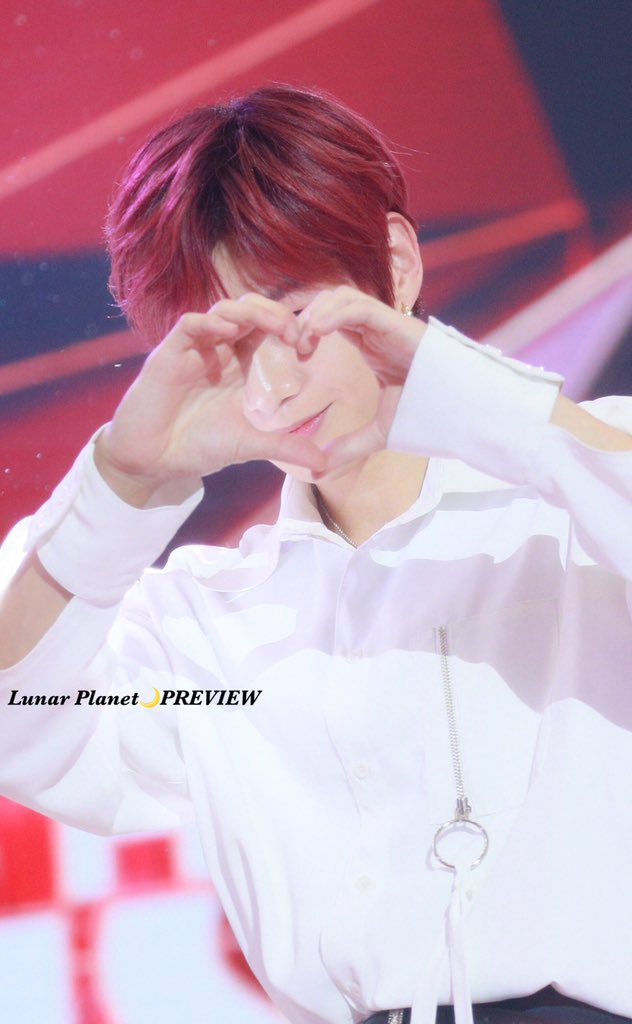 WithKDN_TH's tweet image. D-463

이렇게 장난스럽게 웃어주면
심장이 가만히 있을 수가 없어. 💓

#강다니엘 #KANGDANIEL #คังแดเนียล @kd_officialx

(2018.12.10)