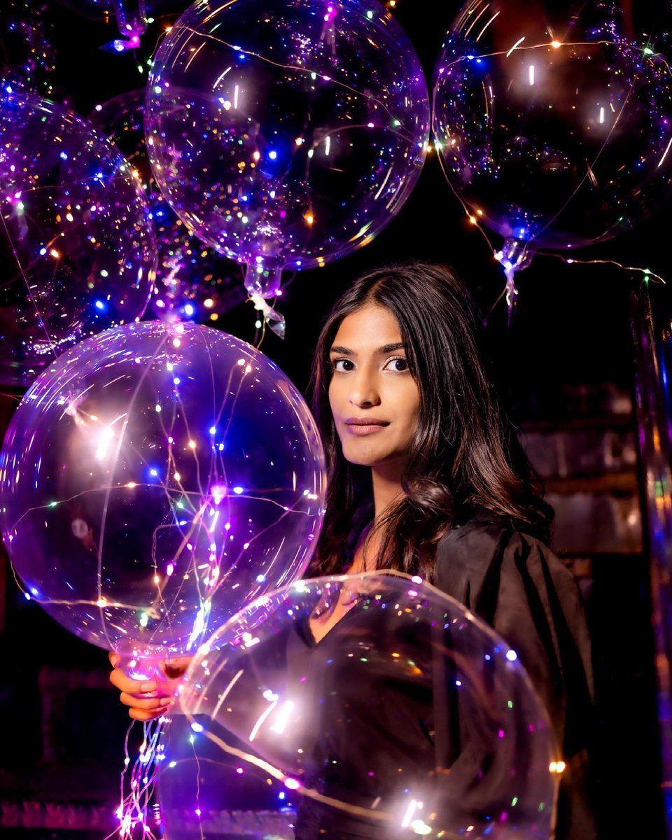 shreyamehta876's tweet image. Lost in lights found in myself ✨
#SelfLove #LightTherapy #IndianBeauty