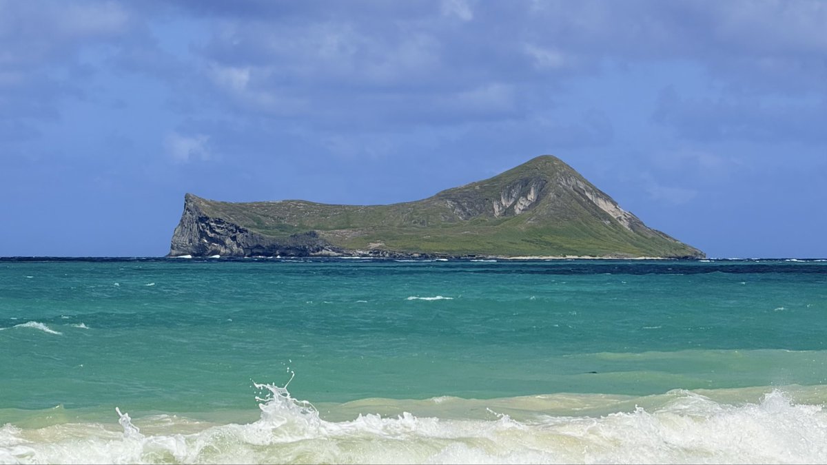 hawaii_isla808's tweet image. Waimanalo Beach 🏝️👣🌊🤙🏼☀️📸🏄Cast Away in Honolulu, Hawaii 😂 #oahu #hawaii #waimanalobeach #honolulu #welovehawaii