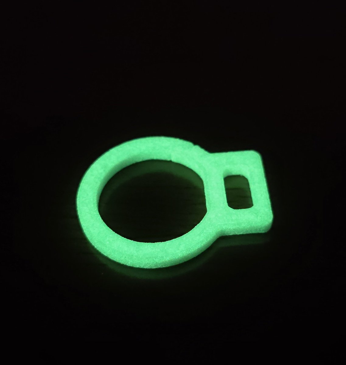 3dp_oosaka's tweet photo. Ultraglowのカラビナリング？作った！
(名前わかんねえ…)

JRRFで販売するから見に来てや！

#PRUSA
#Ultraglow
#JRRF https://t.co/7Wa5HBvLbM