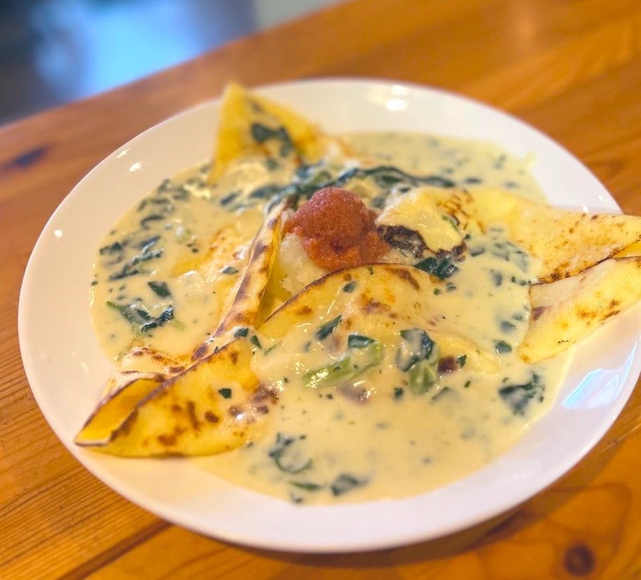 cafe_maplemaple's tweet photo. こんにちは😊
今日も元気に営業中です♪

当店のゴールデンウィークの営業は通常通り火曜日、水曜日がお休みで営業しております

期間限定のじゃがいもと明太子のクリームガレットあと残りわずかで終了します
5月中旬より夏野菜のトマト🍅ガレットが登場予定！
お楽しみに😊 https://t.co/JPrsyjriml