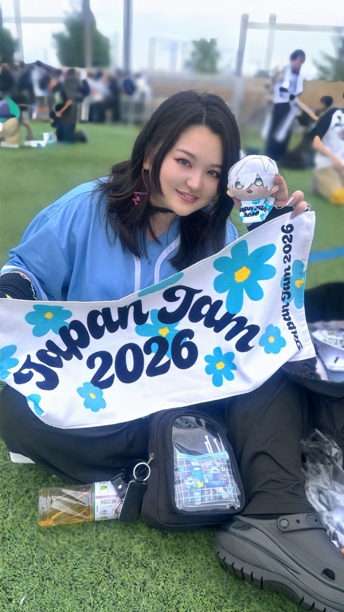 jailliaj's tweet photo. #JJ2026 #JAPANJAM 
#BURNOUTSYNDROMES
good morning worldの時は緑青白の地球🌏ライティングで、rocketは黄色青白チカチカで大気圏超えて月行けたよ🌕ドクストで知ったけど素敵なバンドでした🚀
今からも楽しむぞ！！ https://t.co/qBB7EAU14b