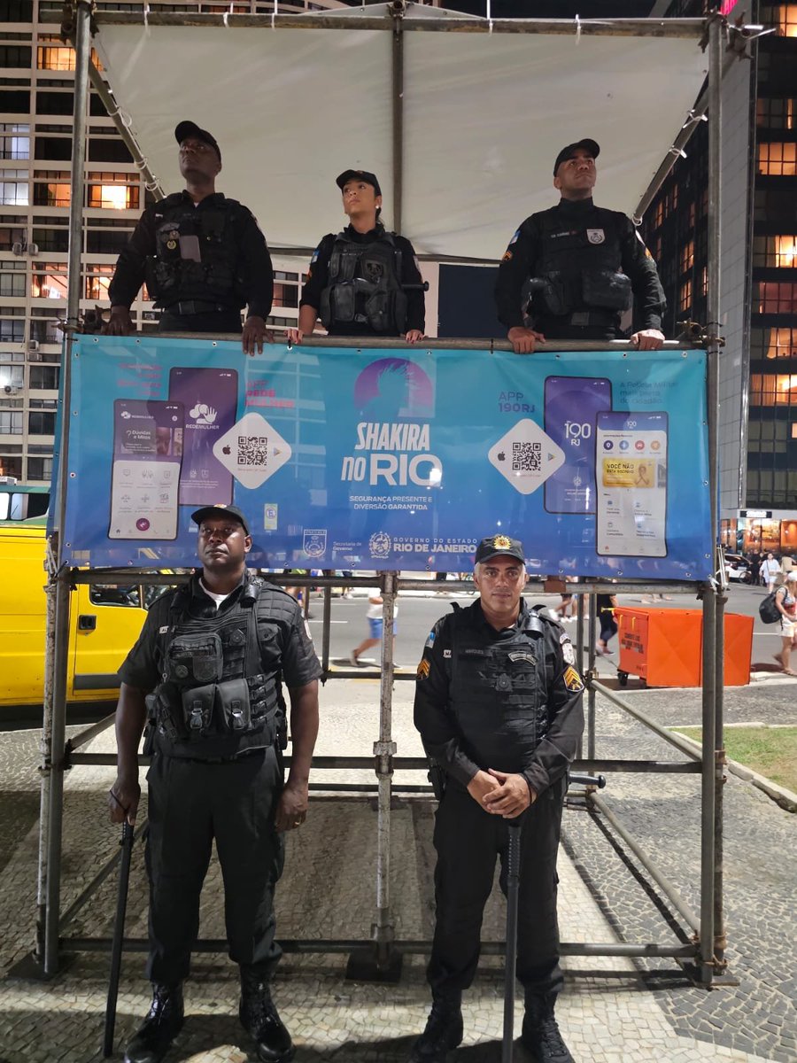 PMERJ's tweet photo. 🚨 POLICIAMENTO EM TORRES DE OBSERVAÇÃO
Policiais Militares atuam em torres de observação instaladas em diversos pontos da Avenida Atlântica, em Copacabana, reforçando a segurança do público durante o #MegaShow da cantora Shakira.
#ServireProteger #Shakira #Copacabana #PMERJ https://t.co/jNZV3Tz1UE