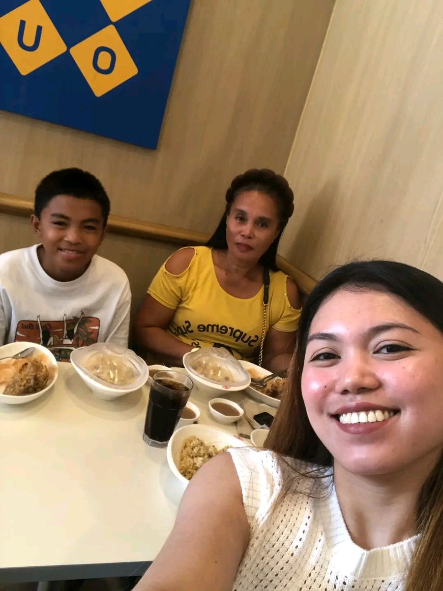 ang3iopo's tweet photo. With chowking! Lahat ng nasa menu nila sulit at masarap, fave namin ang chao fan at siomai pati narin ang Chicken Lauriat. #ChowlebrateMamasDay 
@chowking_ph https://t.co/gOOYz3E1P4