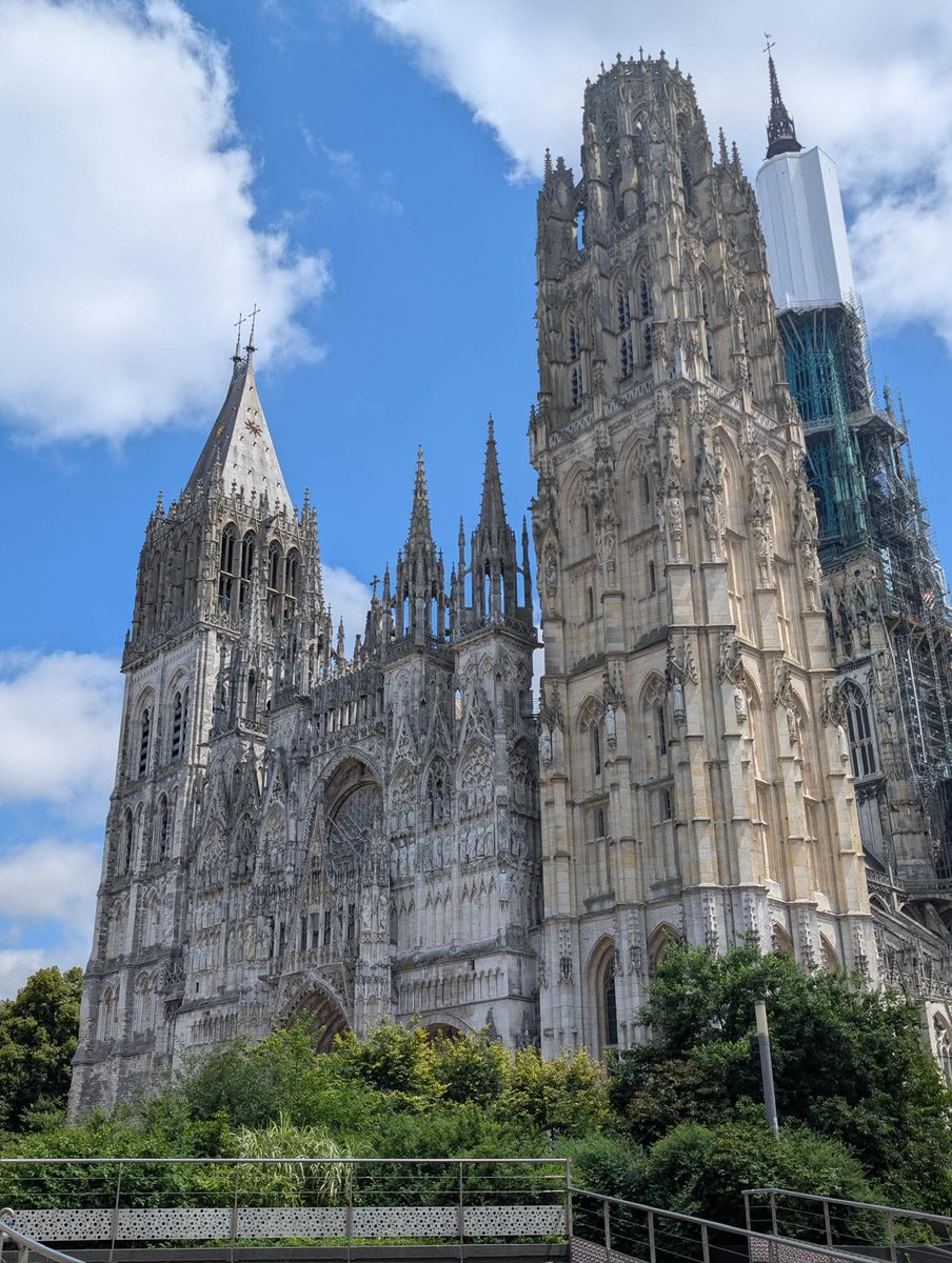 luckasdelille59's tweet image. Salut les lève tôt ou les couche tard 🙋‍♂️
Bonjour et bon dimanche ensoleillé les amis 🌞 🌞 
#Rouen #Normandie 
#France 🇨🇵🇨🇵🇨🇵🇨🇵🇨🇵