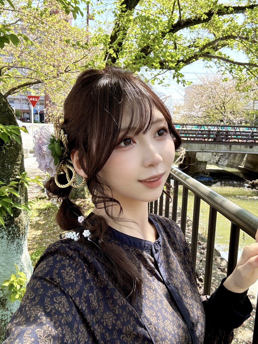frecam2025_0533's tweet image. 成人式の前撮りでヘアセットしてもらった時の写真です💕
この日はメイクも全力で頑張りました✨
#メイク #コスメ #fyp #前撮り #ヘアアレンジ #ワンピース instagram.com/p/DX3IGvkF5G0/…
