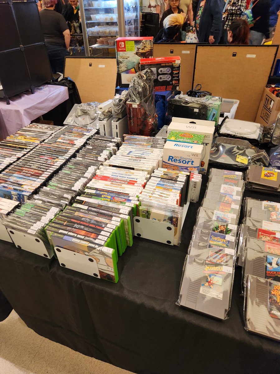 GammaFrost1209's tweet image. I had a blast going to Saratoga Comic Con today. I have seen many retro games, some cool artwork, and played Smash Bros. Ultimate, and met some of the voice actors there. #SaratogaComicCon #VideoGames #Plushies #Artwork