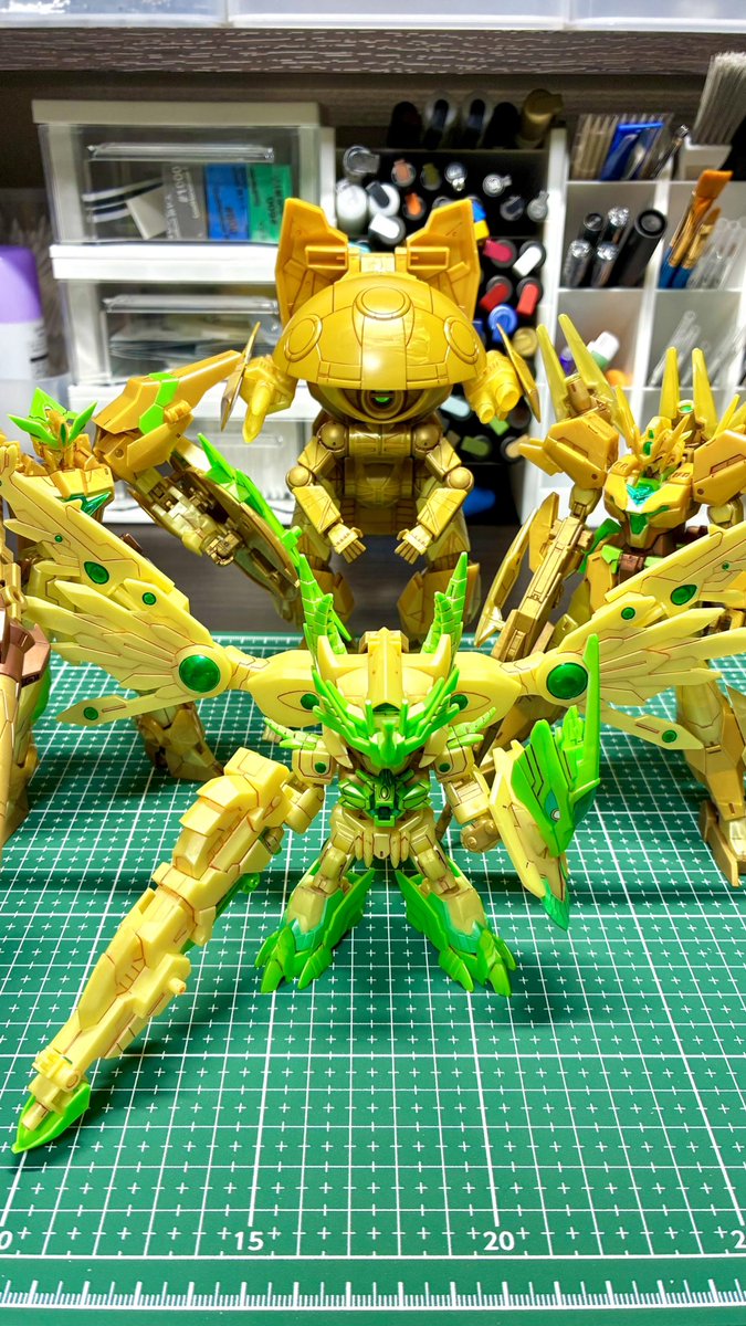 0728Jp's tweet photo. 開催おめでとうございます！
GWということもあり、最近完成した金色のリライジングガンダムで参加させていただきます！

#春のプラモデル展示会2026
#プラモデルライフ https://t.co/HkQKCM1HLj