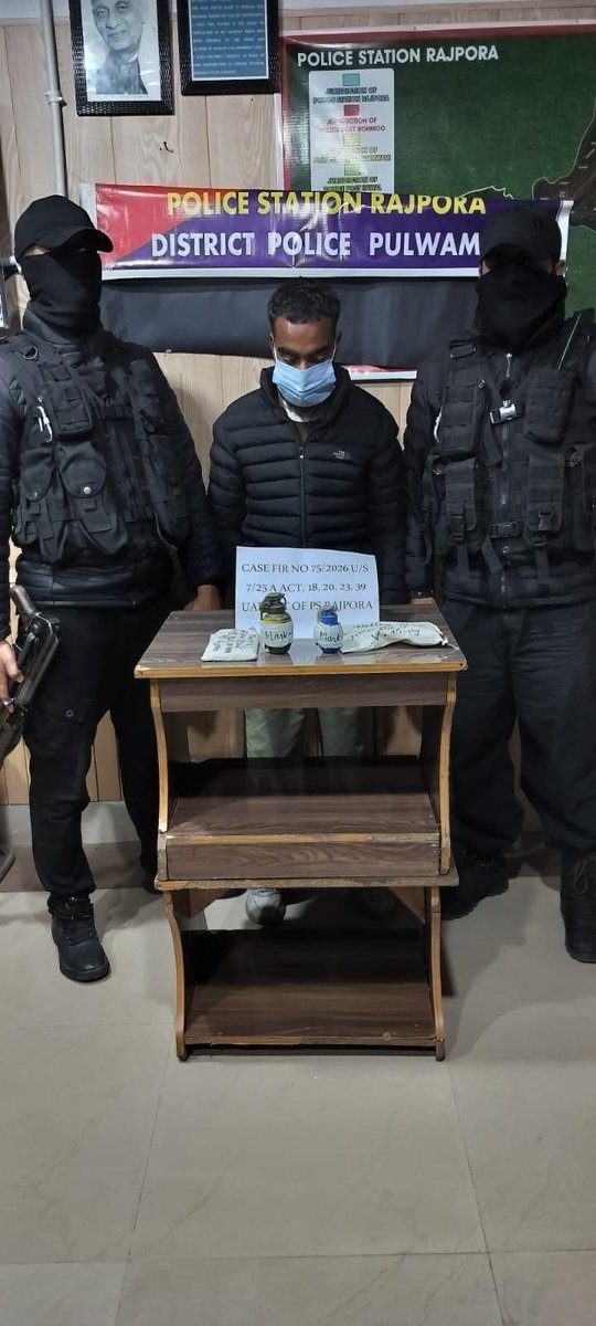 RisingKashmir's tweet image. #Terror Associate Held in #Pulwama, Arms and Explosives Recovered

@KashmirPolice @ssppul

risingkashmir.com/terror-associa…