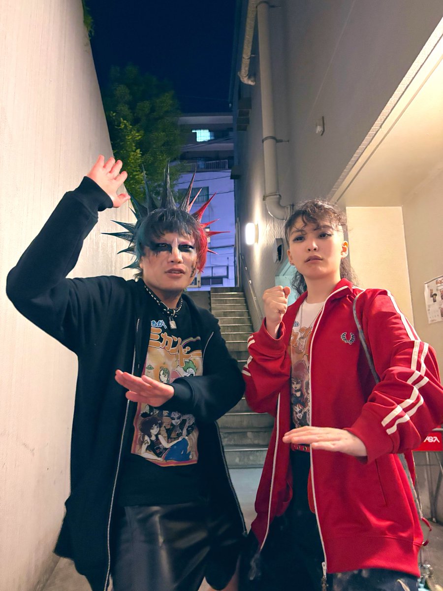 ryuketsujuda's tweet photo. おはパァァァァンク！！！！

with 鎌形カヅキ
with ベニスズメタファー

🔥
きちがいミカン・ドーロ
#流血ブリザード
#人畜乱弾
#絆創攻 https://t.co/e6bzT13vfL