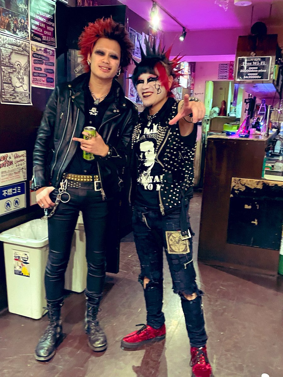 ryuketsujuda's tweet photo. おはパァァァァンク！！！！

with 鎌形カヅキ
with ベニスズメタファー

🔥
きちがいミカン・ドーロ
#流血ブリザード
#人畜乱弾
#絆創攻 https://t.co/e6bzT13vfL