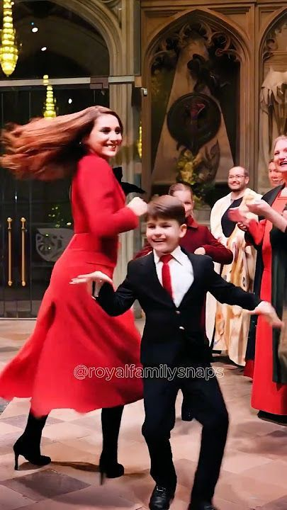 NguyenMari59175's tweet image. Prince Louis &amp;amp; Kate’s stunning Christmas dance #royal #princelouis #princesscatherine