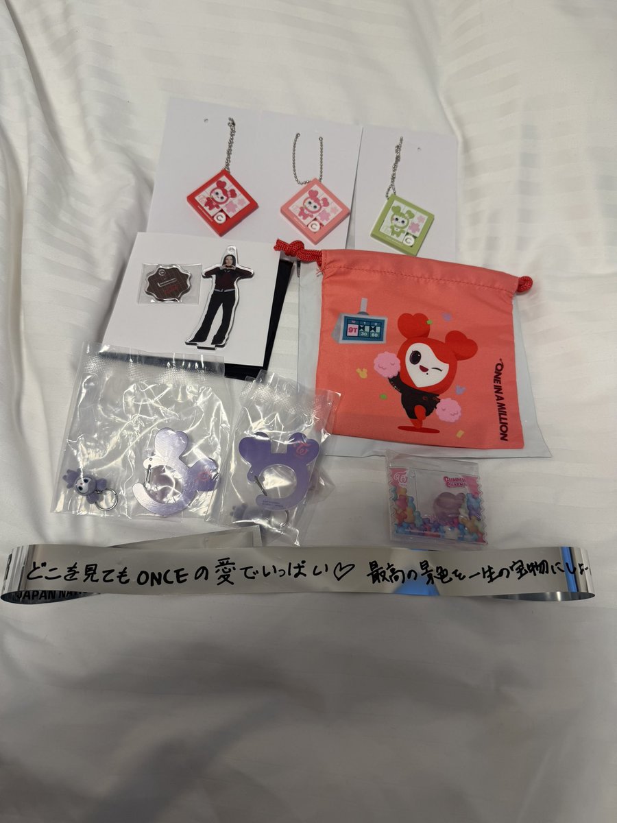 tw_ri23's tweet photo. @lllp_ot_la リプ失礼します。
カラビナサナ２点あります。
ジヒョツウィとの交換は可能でしょうか？
ご検討よろしくお願いします🙇 https://t.co/cQQfAzpm9C