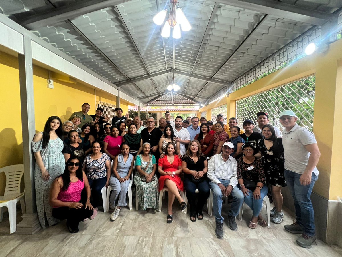 Fcedenor23's tweet photo. 📍 Desde #Rocafuerte, compartimos una jornada de trabajo con la militancia de la Revolución Ciudadana, donde analizamos y debatimos las bases que orientan nuestro accionar político.

El intercambio de ideas y la participación activa son pilares fundamentales para seguir consolidando un proyecto colectivo, cercano a la gente y comprometido con el país. Es en cada rincón del Ecuador donde se fortalece la esperanza de construir un futuro más justo.

@MashiRafael
@GabrielaEsPais
@RC5Oficial 
@RC_5Manabi