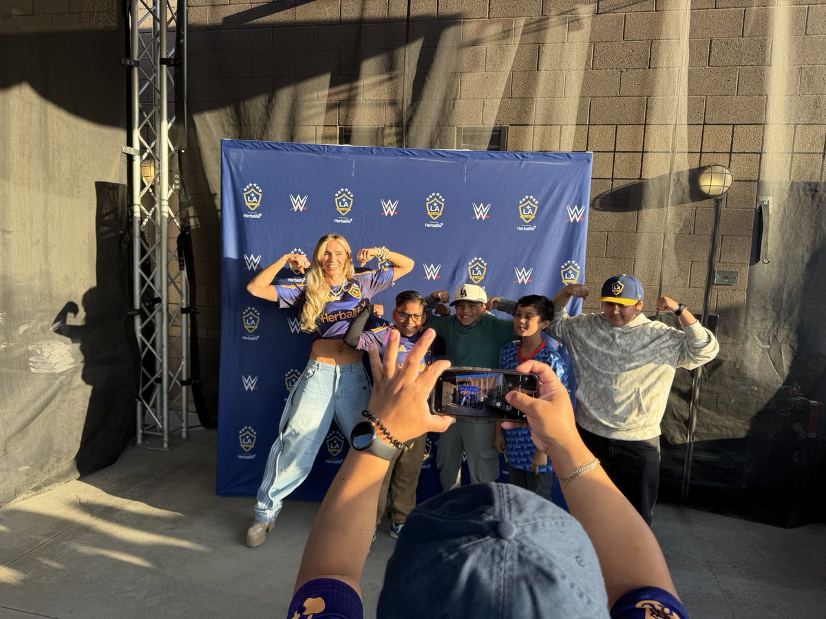 Charlotte Flair tweet media