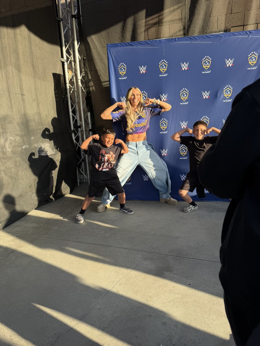 Charlotte Flair tweet media