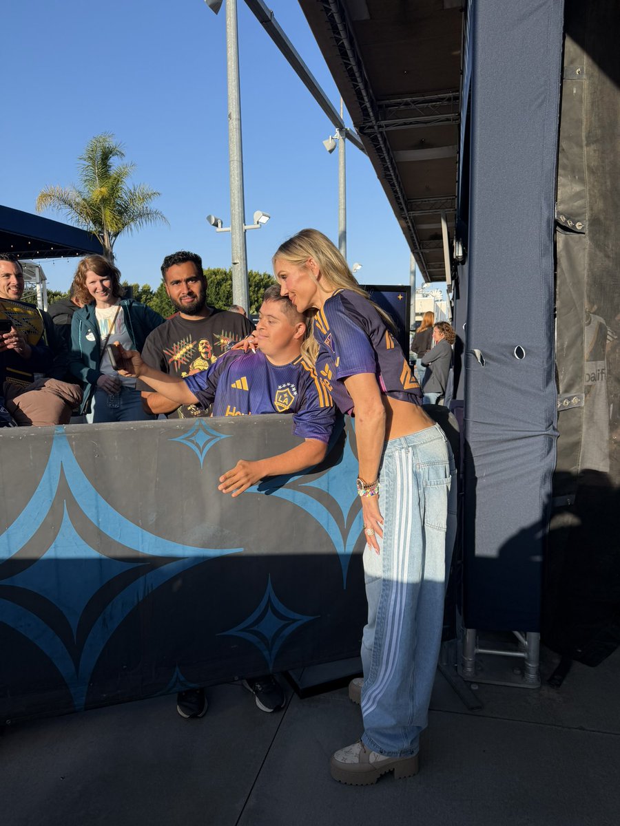Charlotte Flair tweet media