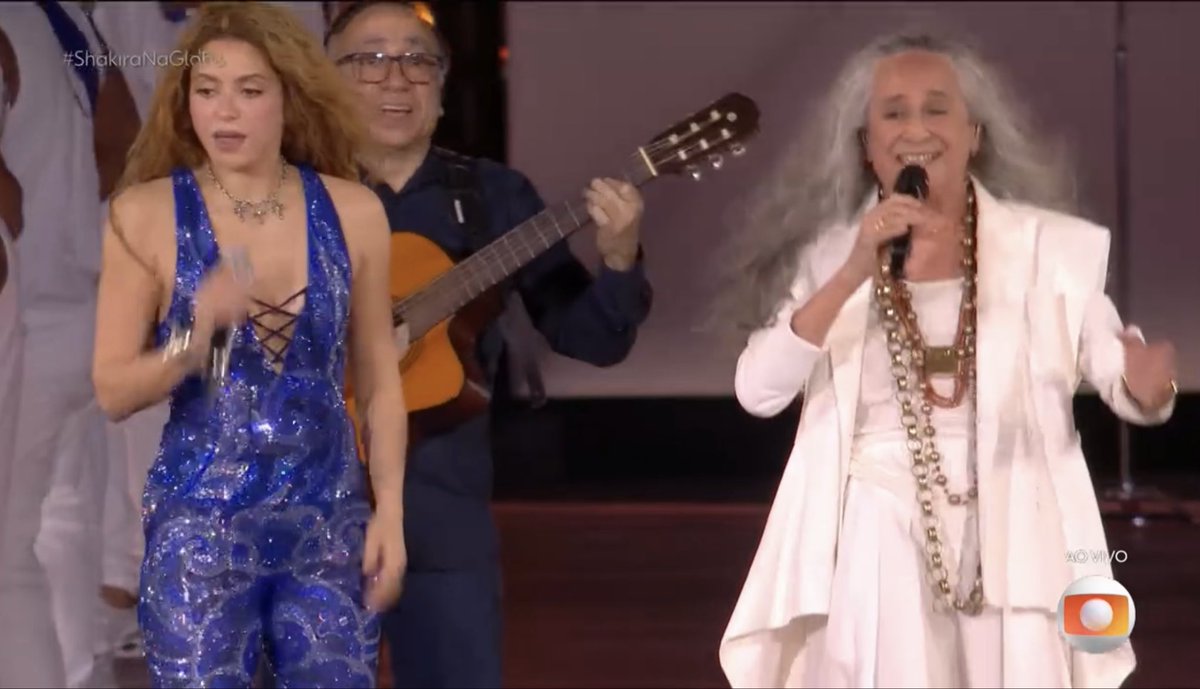 psitato's tweet photo. Bethânia cantando em 1x e Shakira no 2x #shakiranaglobo #todomundonorio https://t.co/uy5RSY48Wa