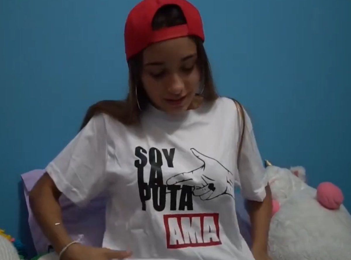 Qué lindo es tener una ídola que logró su reconocimiento por sí misma, por su talento como artista, como compositora y cantante y no por con quien colabora. Por eso sos la maldita cabra MARIA DE LOS ÁNGELES BECERRA