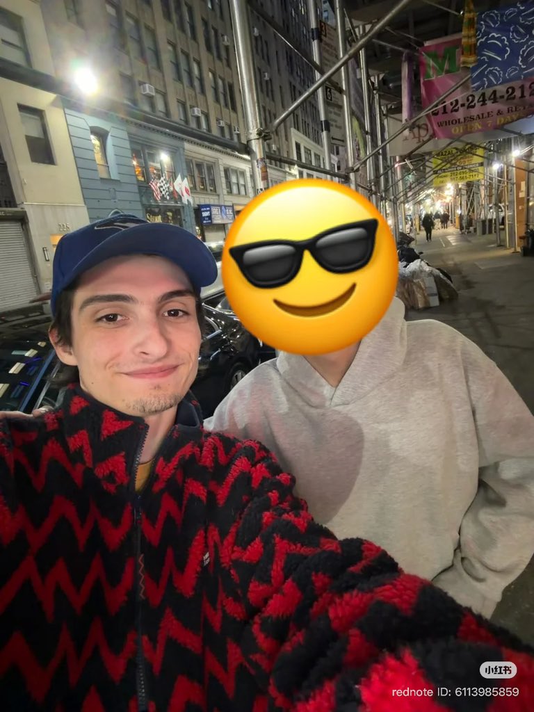 Finn Wolfhard Español tweet media