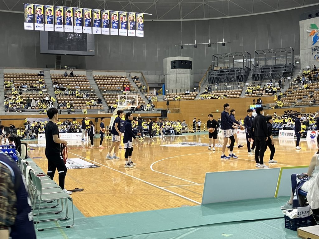 今日は善光寺の段差でこけて、顔から削りまして、血みどろになりました、ははは！
でも今日も応援にきたよ！