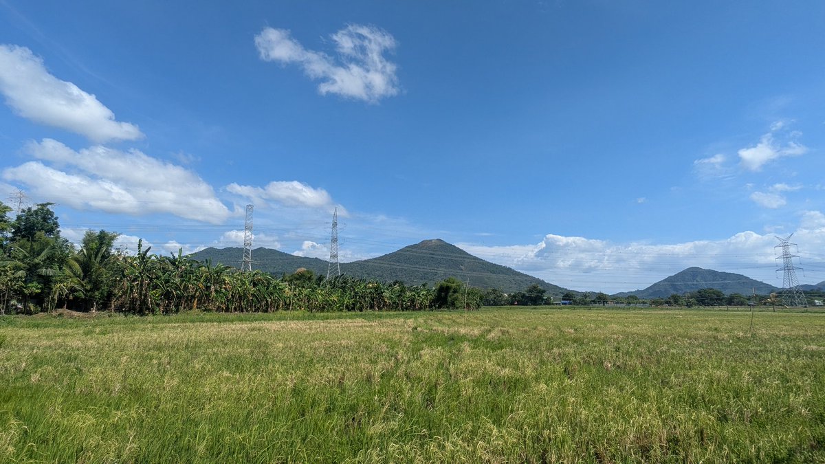 tktktk09's tweet image. ラグナ湖（Laguna de Bay）を一周し、
メトロマニラに戻る。
どこまで行っても青空。
#フィリピン #Philippines
#フィリピンドライブ
#ラグナ湖 #LagunaDeBay