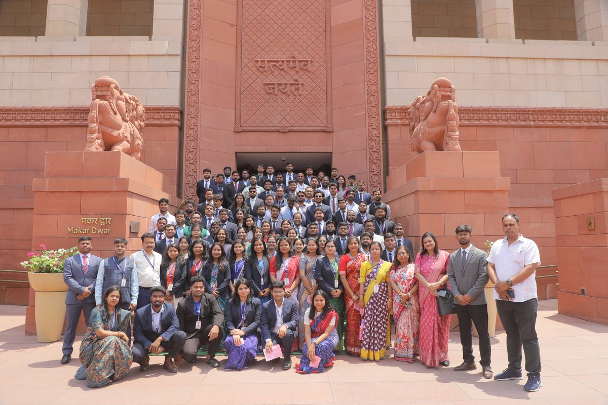AkashUditansu's tweet image. OLS DR-23 Batch at the temple of democracy, the Parliament of INDIA 🔥.

#parliament