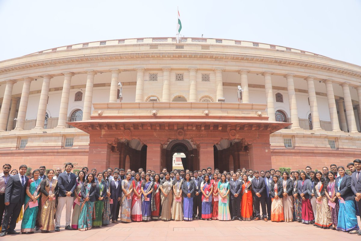 AkashUditansu's tweet image. OLS DR-23 Batch at the temple of democracy, the Parliament of INDIA 🔥.

#parliament