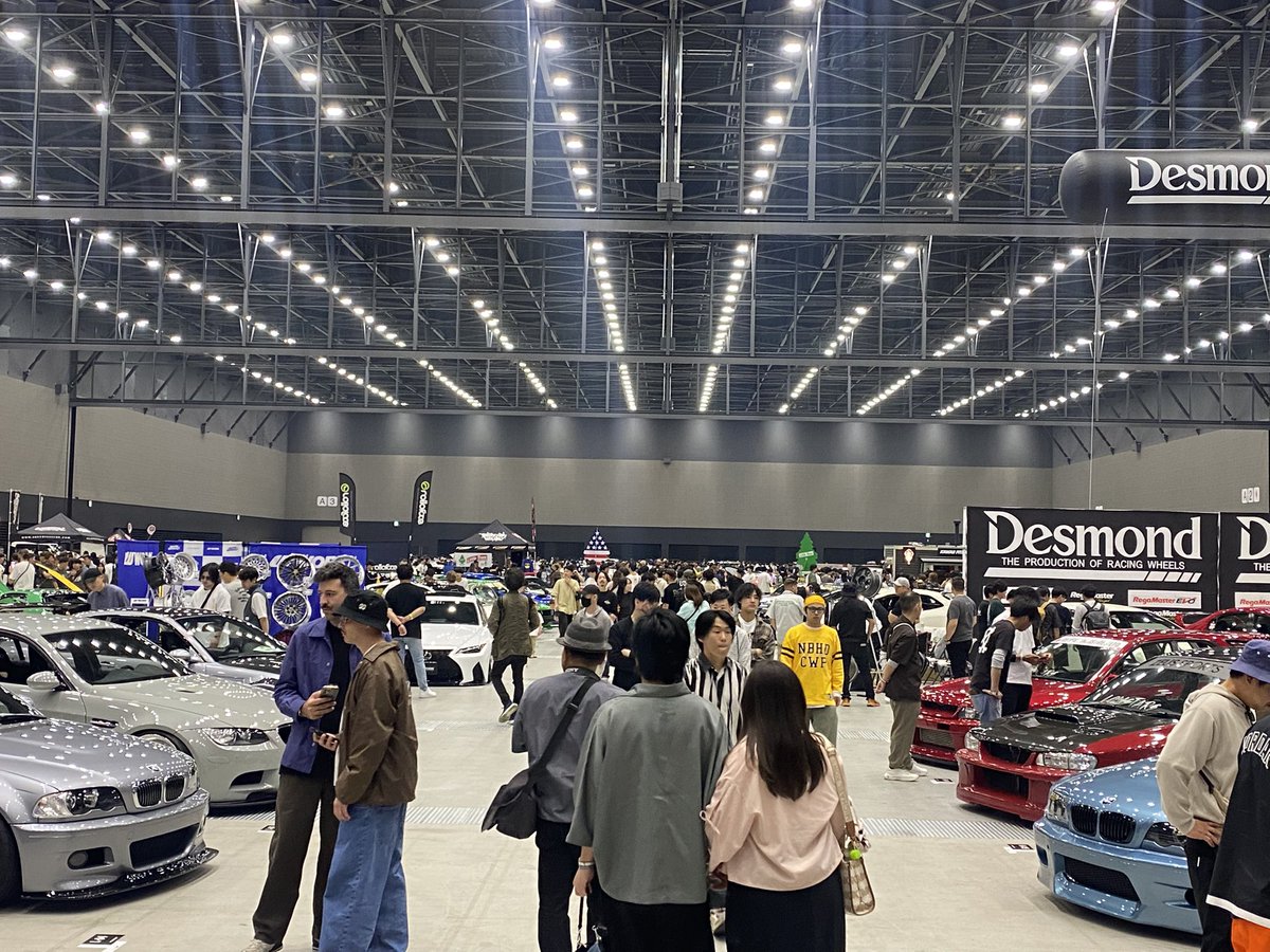 aco9999's tweet photo. ん？不思議な車
あと左の2人って…？？？
#WEKFEST2026
#ポートメッセなごや

では急いでSGCホール有明へ！
#theyellowmonkey
#tyms https://t.co/KmoaXzSsWm