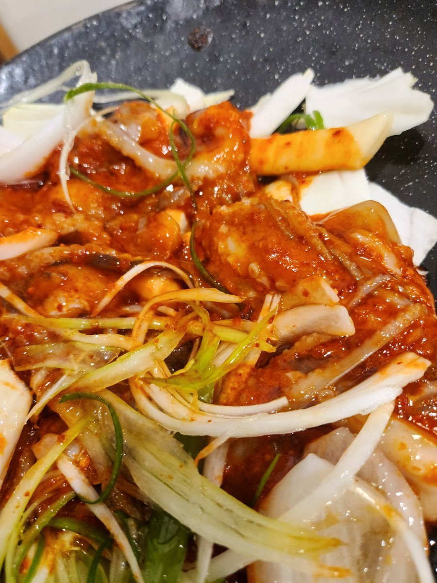 2dalping2's tweet image. 기석이 추천메뉴 2개 다 먹기🦊
어제 쭈꾸미 - 맵지만 맛있음!
오늘 콰삭킹 - 처음 먹어봤는데 맛있음!
입천장 까짐 주의🤭 
#기석  #DKZ