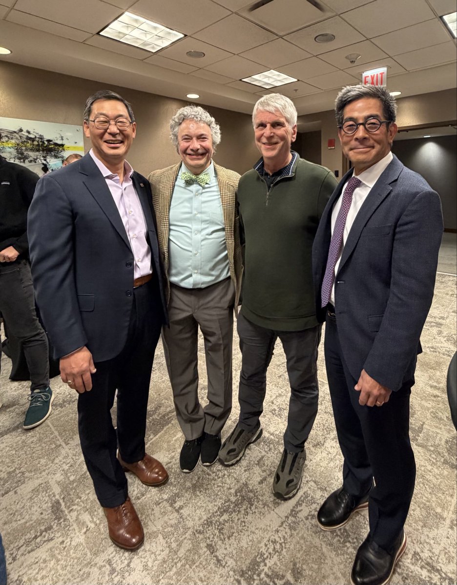 UmaMahadevanIBD's tweet photo. So many stars @UCSF GI reception @DDWMeeting including @AmerGastroAssn  president @LarryKimMD @drbobbybrown @samirguptaGI @IssakaMD @InadomiJ @MikeKattahMD @Realcecum @JeffLeeMD @priyakathpalia @KendallBeckMD https://t.co/yktcHOFhTY