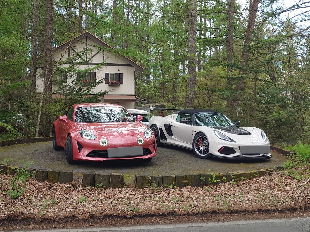 フランスの車とツーショット📸
