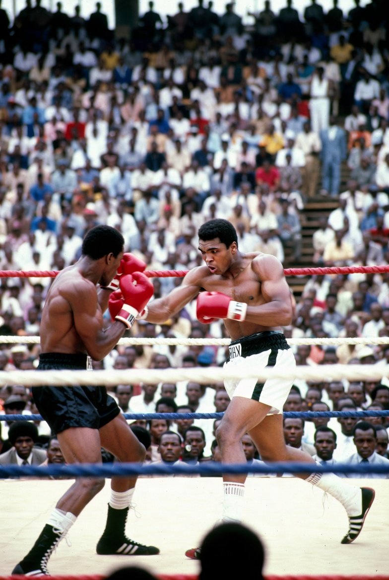 Kirema_Q's tweet image. From the streets of Soweto to the halls of power, Ali proved that a boxer's greatest weapon isn't his fist—it's his voice. 🐐 x 🇿🇦
What’s your favorite Ali moment? #MuhammadAli #SouthAfrica #Mandela #History (4/4)