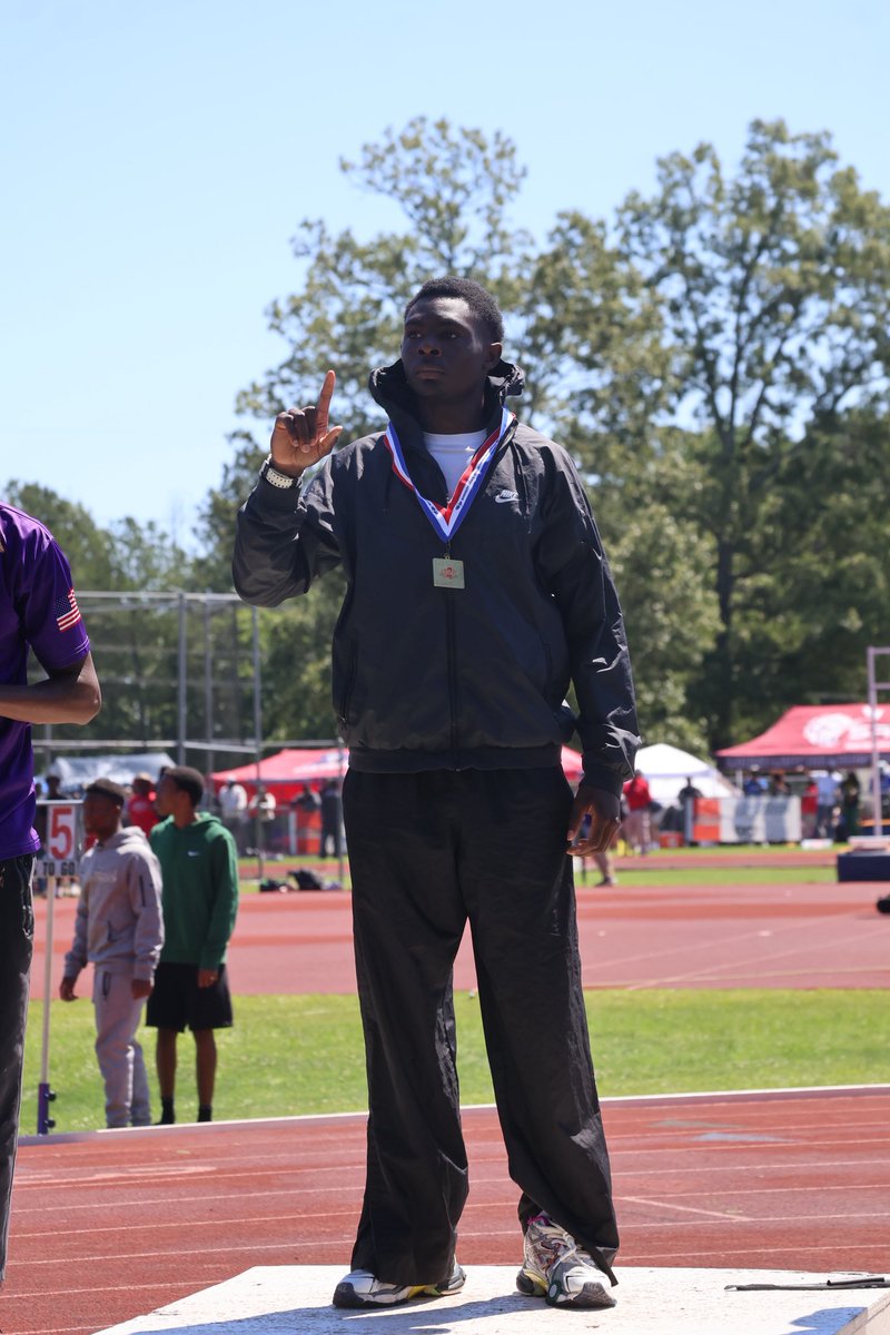 CoachLayOS's tweet photo. Different school, same result! This year I took on the challenge of changing schools and becoming a head coach. Greg Boyden wins the first TJ State title in school history 48’0.75 and Kaelyn McKenzie wins LJ with a 19’6.25 and podiums in HJ and wins TJ! https://t.co/3HABvPB05L