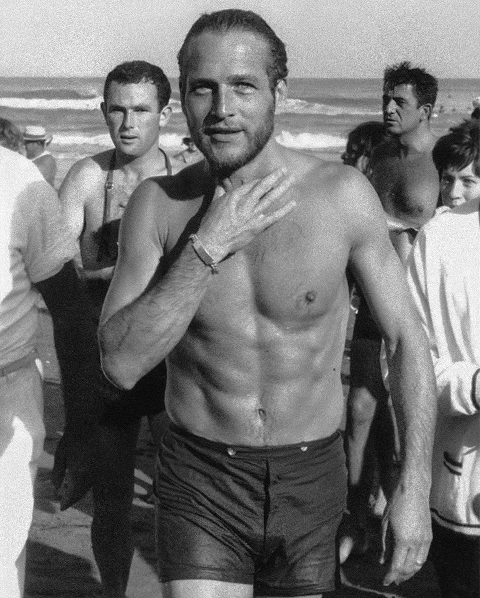 oldhllywoods's tweet image. paul newman photographed at the beach in venice, 1963