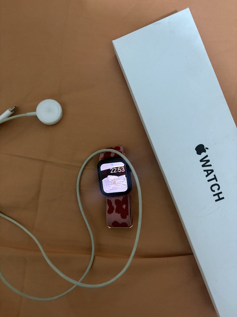 emimercoliv's tweet photo. ⌚️ Apple Watch SE 1ra generación – 40mm

✨ Súper bien cuidado, sin rayones
🔋 Batería al 85% (rinde perfecto)
📦 Incluye caja original + cargador
🎯 Funcionando al 100%

Ideal para notificaciones, deporte y uso diario 💪

💰 Precio: S/550 (negociable)
📍 Entrega en Lima

DM 📩 https://t.co/f89AAcC9F9