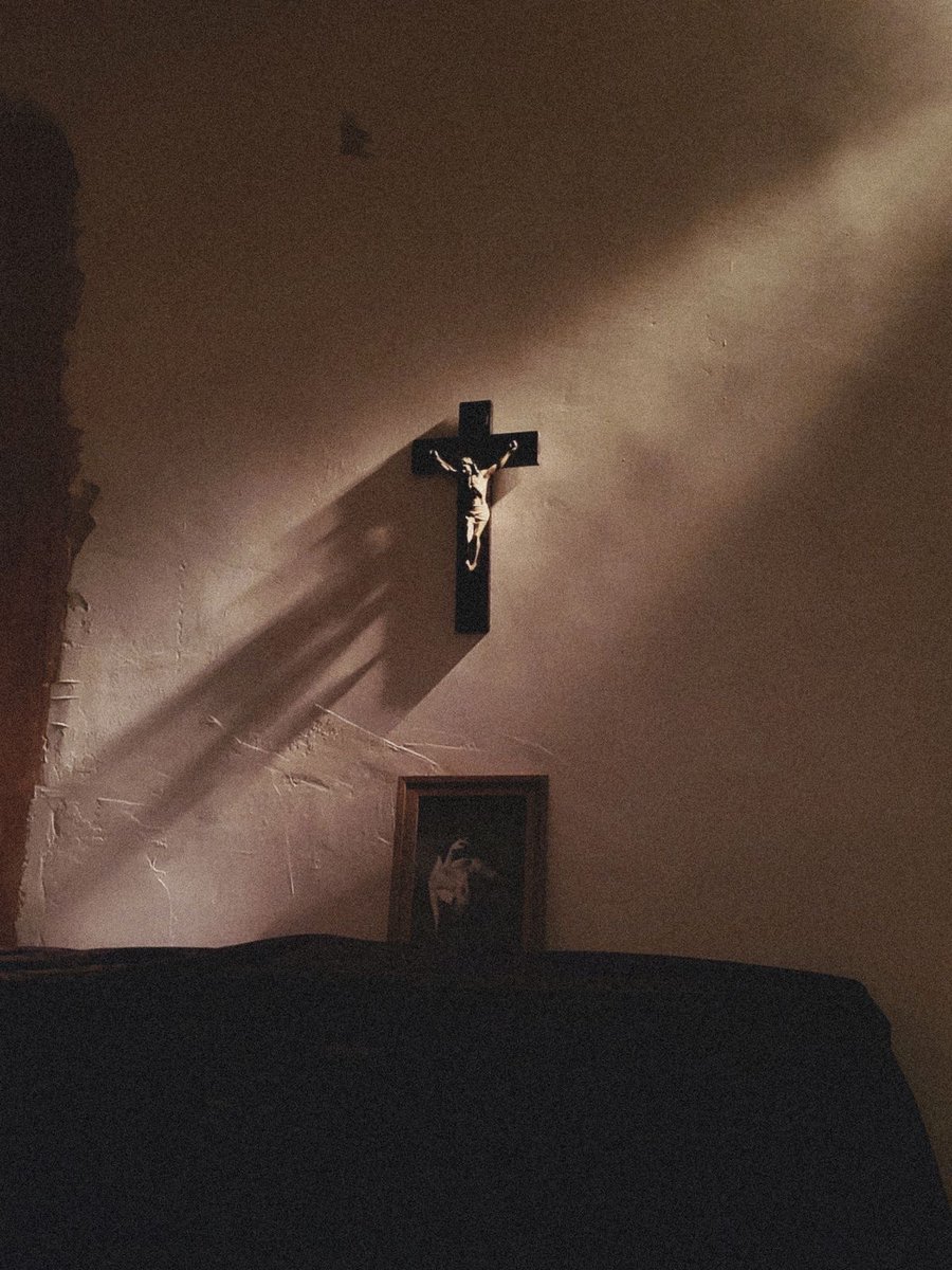 Catholic_bro's tweet photo. Live simple https://t.co/mgS5ixE58M
